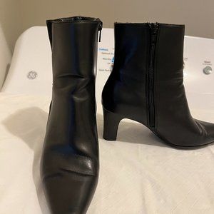 Liz Claiborne Black Ankle Flex Boots